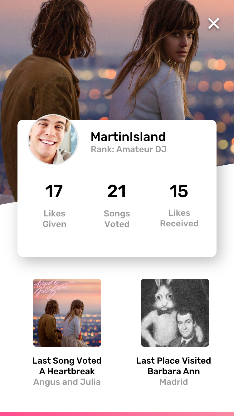 Imagen usuario app pinchando canciones que sus clientes quieren escuchar con 5 beats